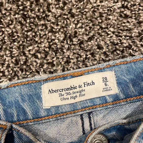 Abercrombie 90’s straight Ultra High Rise - Picture 1 of 2